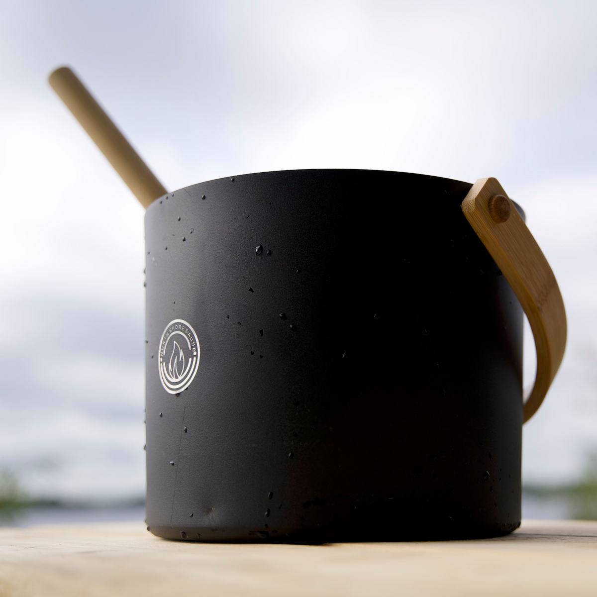 Picture of 5L Black Aluminum Sauna Bucket and Ladle Set with Elegant Bamboo Handle on table