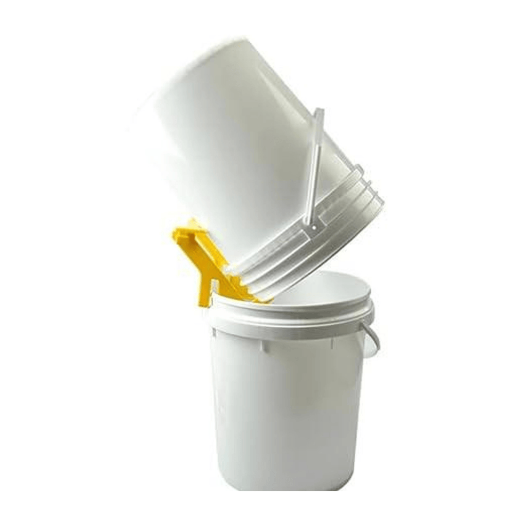Mann Lake Pail Bucket Perch with two buckets