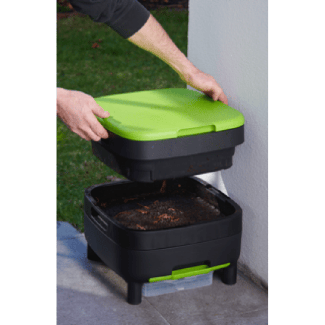 Riverstone Maze Worm Farm upper tray being lifted